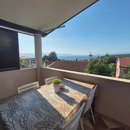Small With Astonishing Seaview, Few Minutes From Beaches *