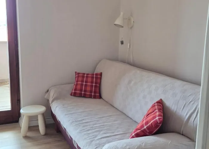 公寓 Small With Astonishing Seaview, Few Minutes From Beaches 奈维斯
